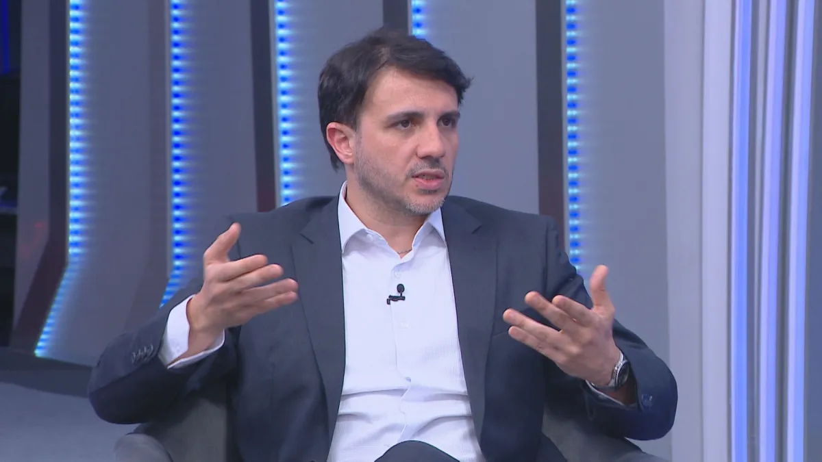 Renan Santos defende misturar facções rivais em prisões e "punir lá dentro"